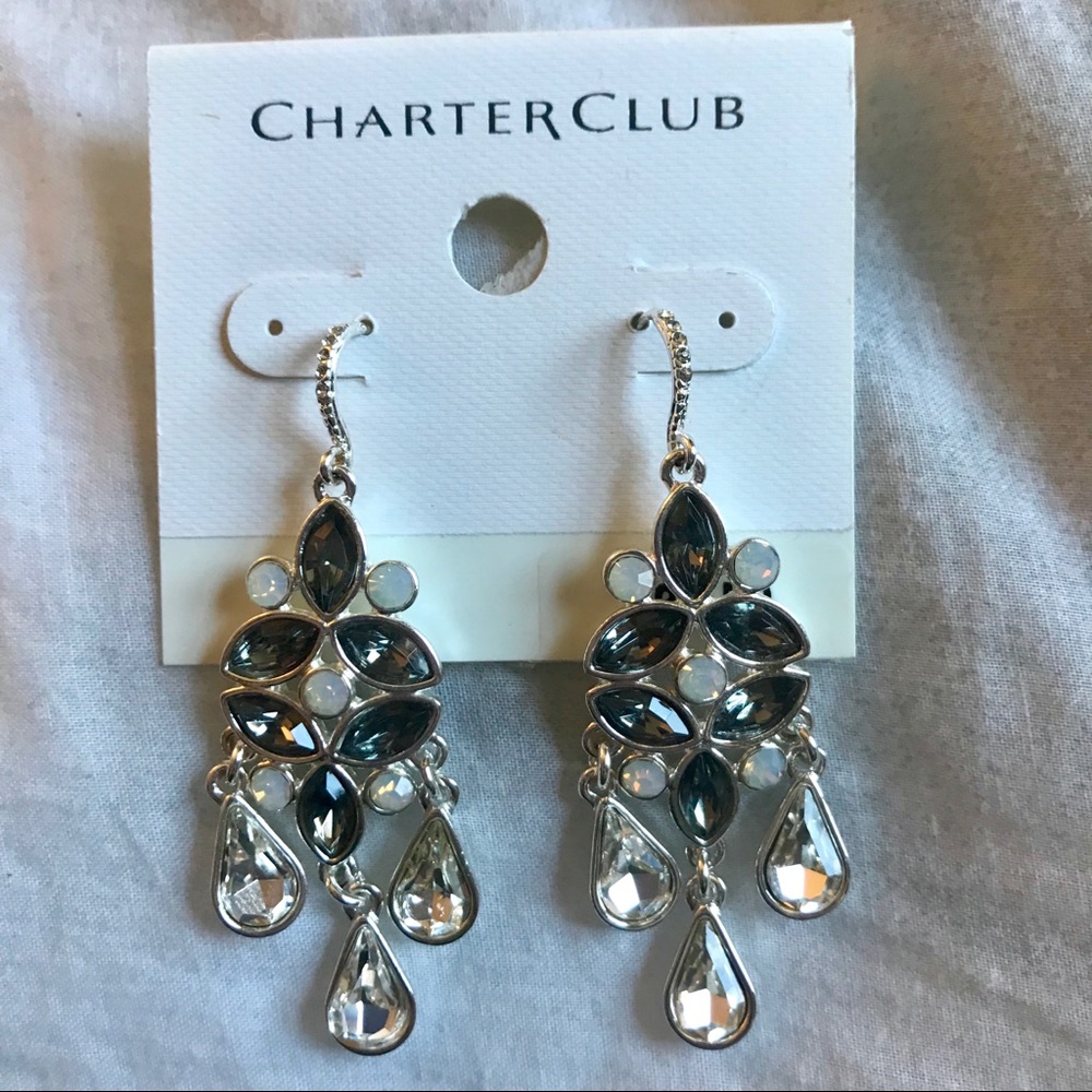 FREE w/ bundle dangle earrings